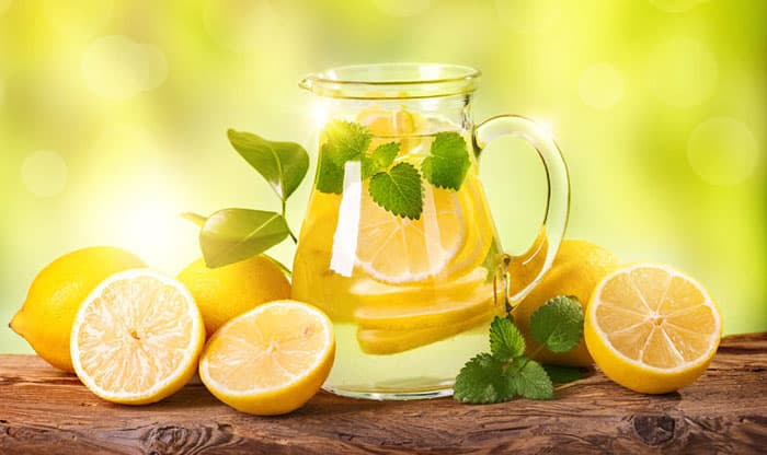 11 Drinks to Help Reduce Bloating